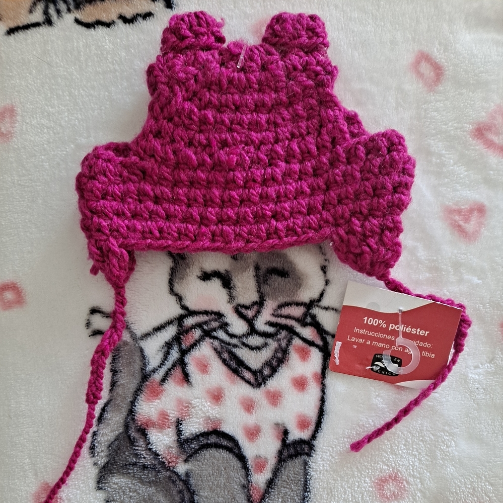 Cat's handmade crochet bennie - New